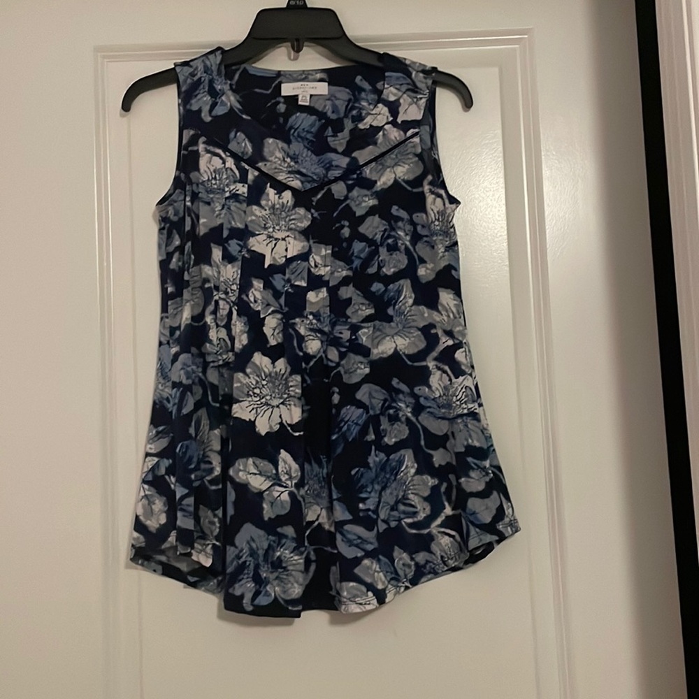 Petite sleeveless blouse (981)